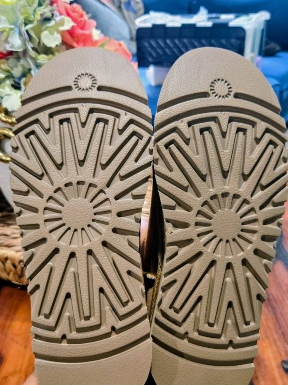 NEW Gothic Cross Luxury Inspired Faux Fur Boots - Chrome Detail - Size 6.5 - Picture 6 of 6